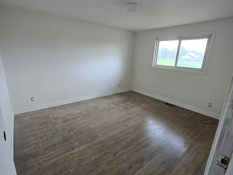 61 Vanier Dr #MAIN LEVEL — Photo 8