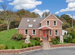 221 S Main St, Seabrook, NH 03874