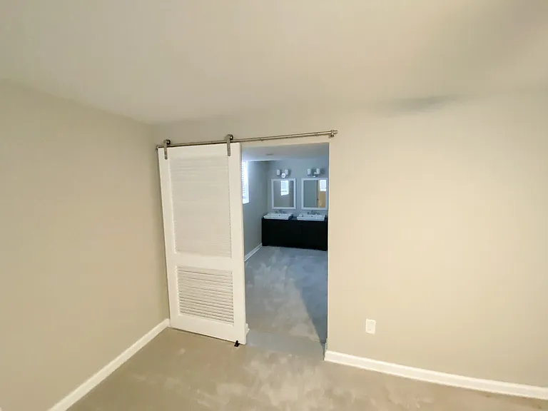 872 Summerville Dr — Photo 17