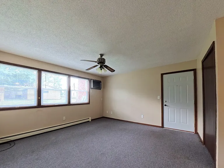 336 2nd Ave NE #6 — Photo 3