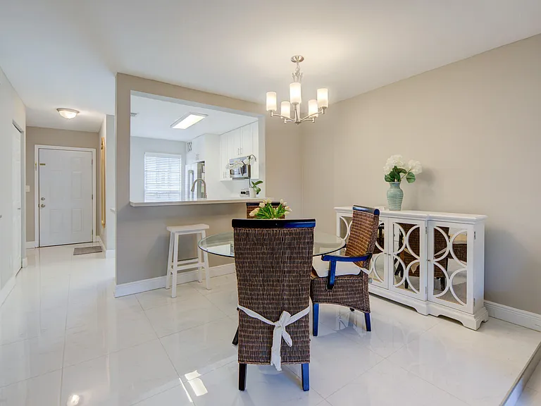 2900 Dorchester Ln #2900 — Photo 12