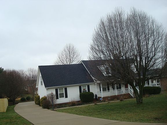 3rd image of 211 Lone Oak Dr