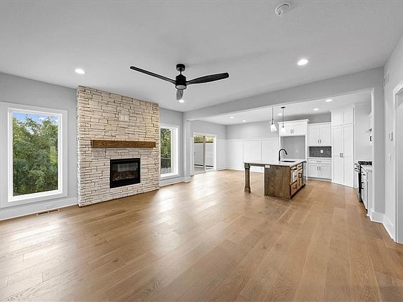 5th image of 4015 NE Sagamore Dr #B