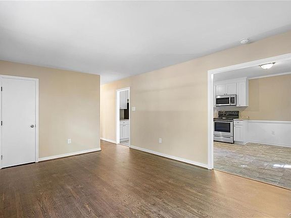 5th image of 8921 Pams Ave