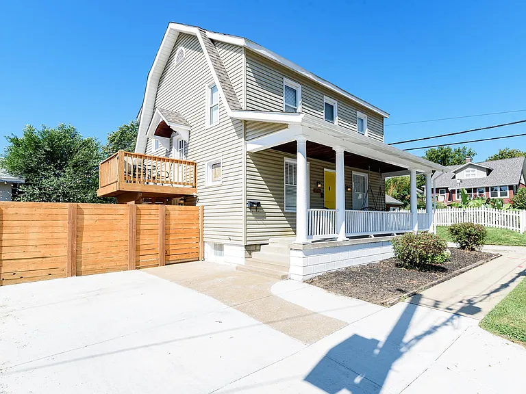 1509 W Clark St — Photo 3