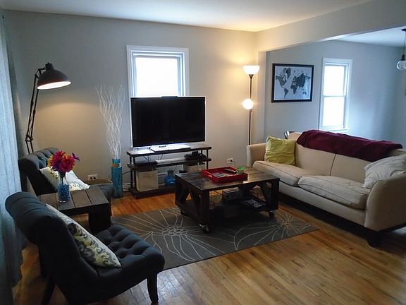 3rd image of 1112 Medinah St