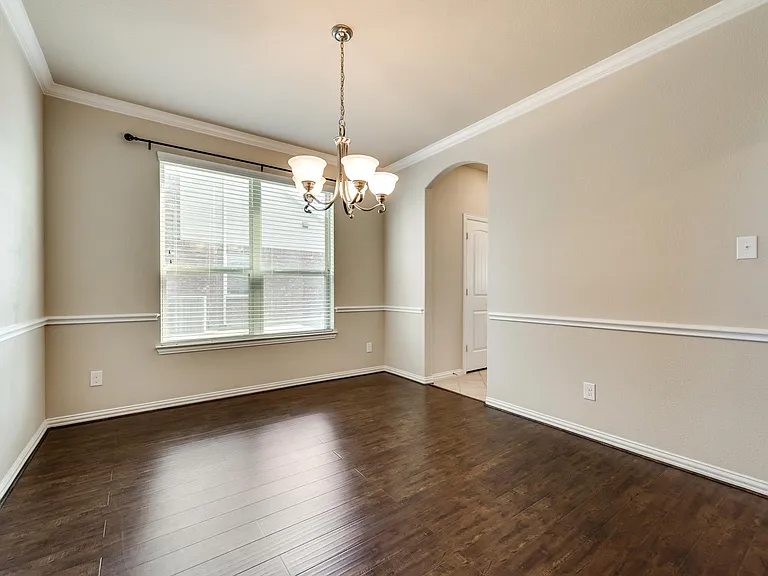 1404 Nacona Dr — Photo 3