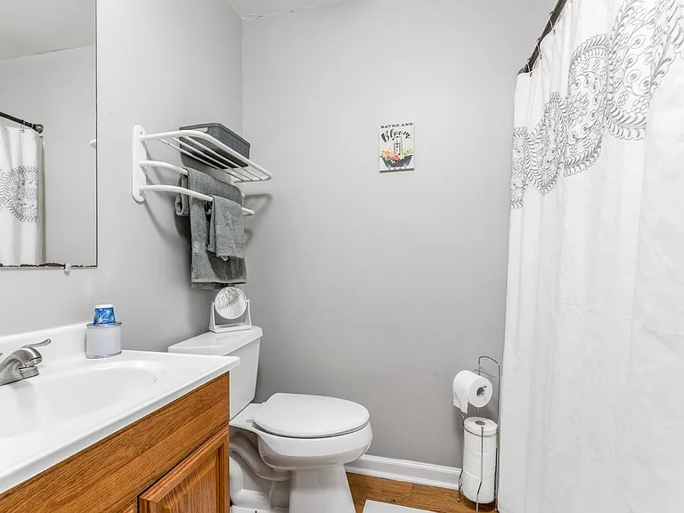 915 Lafayette Blvd #A — Photo 6
