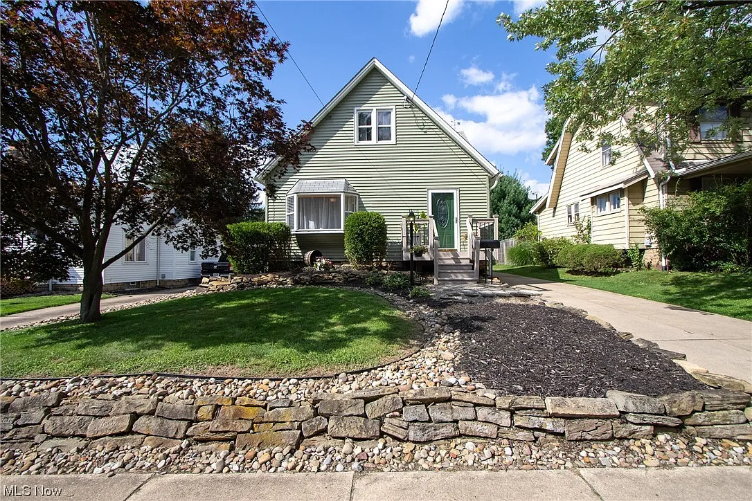 623 Sackett Ave photo 1