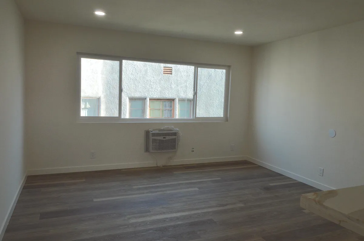 Building Photo - 2435 E Fairmount St #17