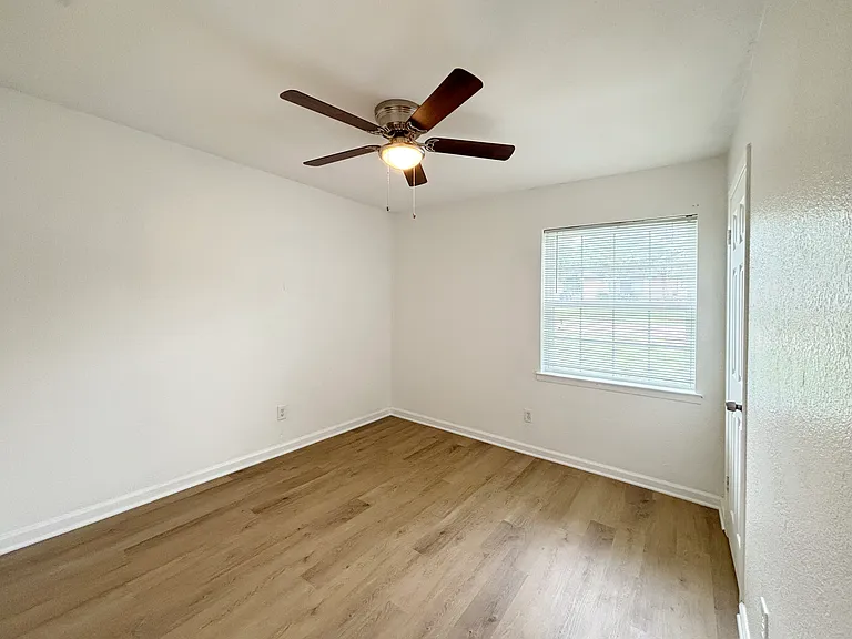 1304 Curtis Dr — Photo 18