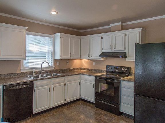 3rd image of 27 Woodlawn Dr