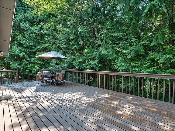Cedar Wrap-Around Deck