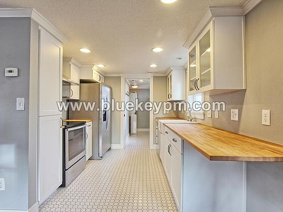 4th image of 512 W Fourth Plain Blvd