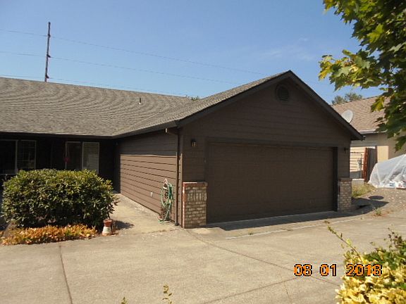 2nd image of 565 NW Meadows Dr