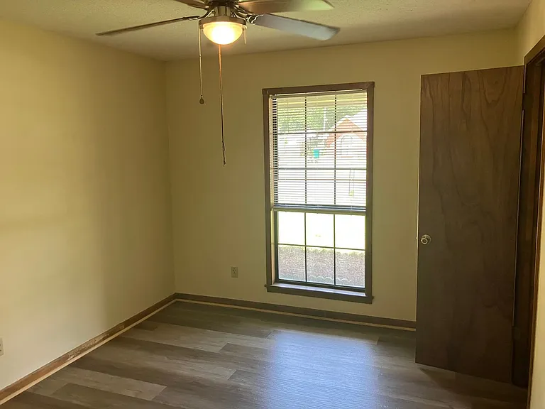 916 Elderberry St — Photo 12