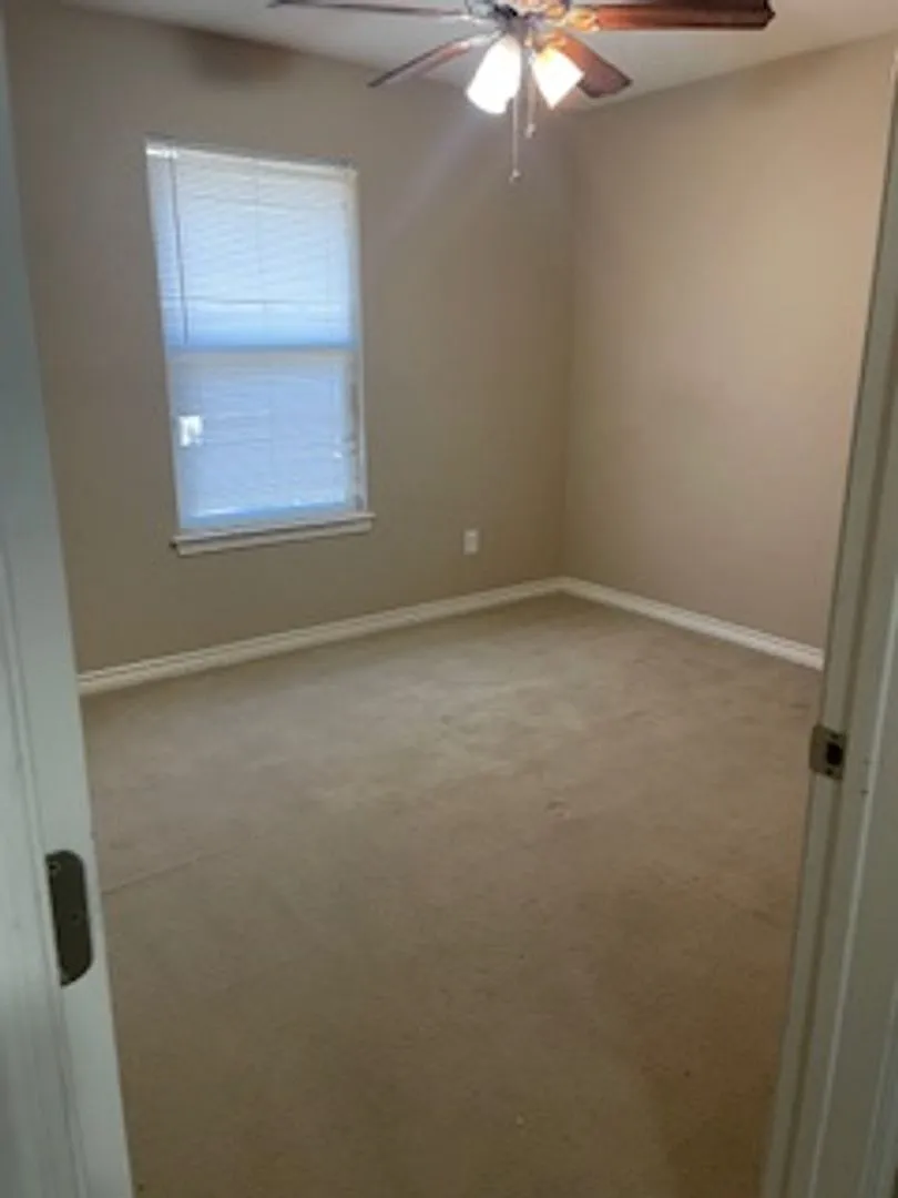 1150 Frey — Photo 3