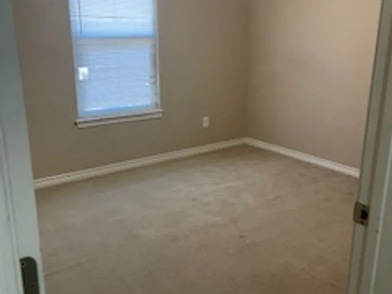 1150 W Frey St — Photo 3