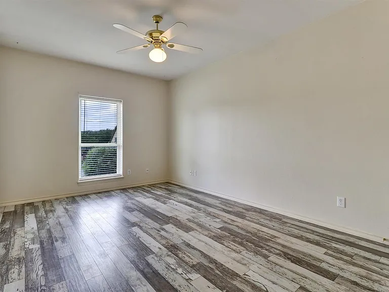 203 Dunkeld Dr — Photo 28