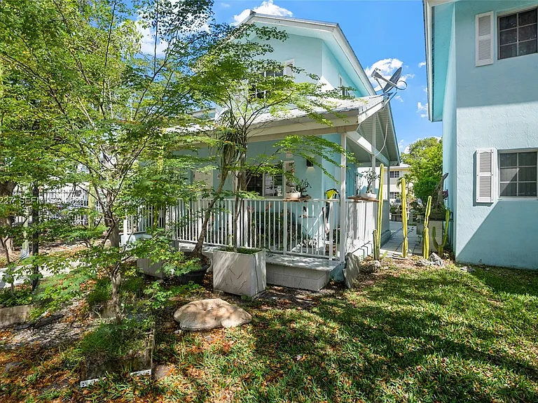 455 NW 19th Ln — Photo 23