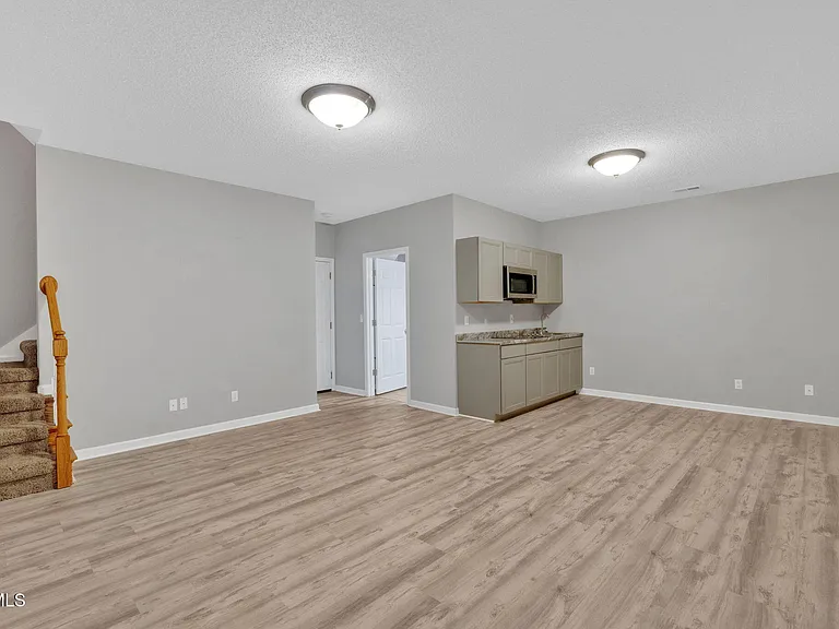 1125 Faye St — Photo 29
