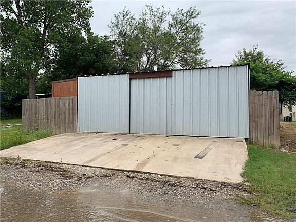 2nd image of 2631 Shoreline Ct