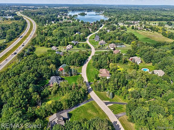 3rd image of 105 Lake Pines Dr