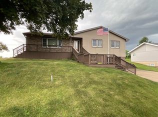 109 Sunset St, Elgin, IA 52141