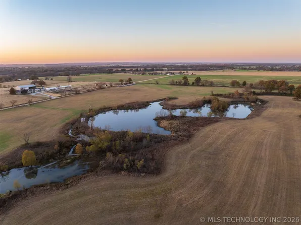 110 E 220th Rd, Afton, OK 74331