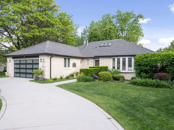 8830 W 100th St, Palos Hills, IL 60465