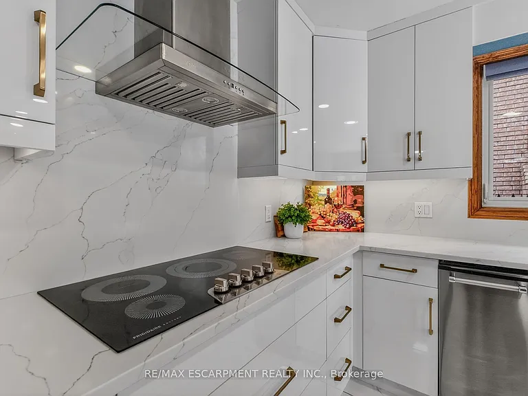 41 Candor Cres — Photo 19
