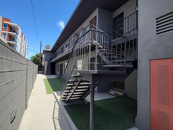 2nd image of 1562 Barry Ave #B