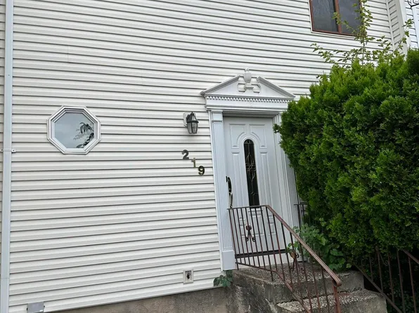 219 Regis Dr, Staten Island, NY 10314