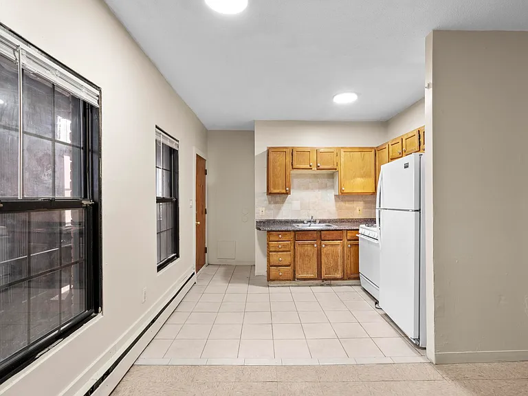 26-28 Lawrence St #26-3 — Photo 5