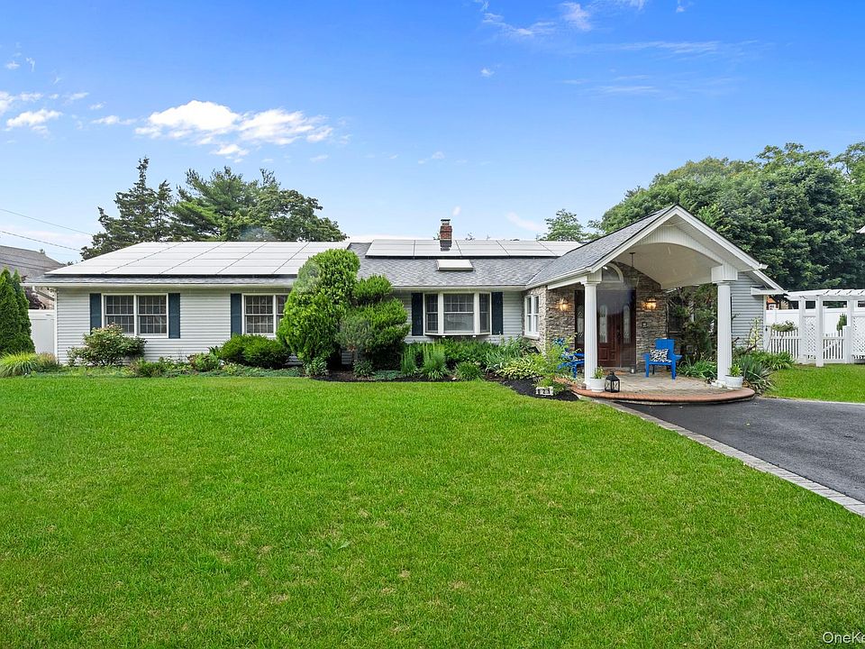 1st image of 821 Peconic Street