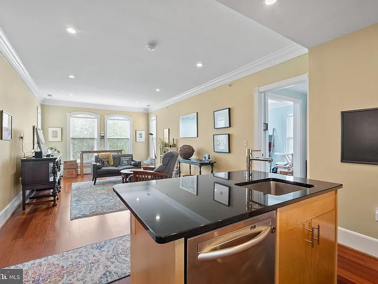 900 N Washington St #304E — Photo 3