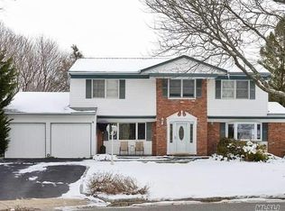 18 Hooper Ct, East Northport, NY 11731