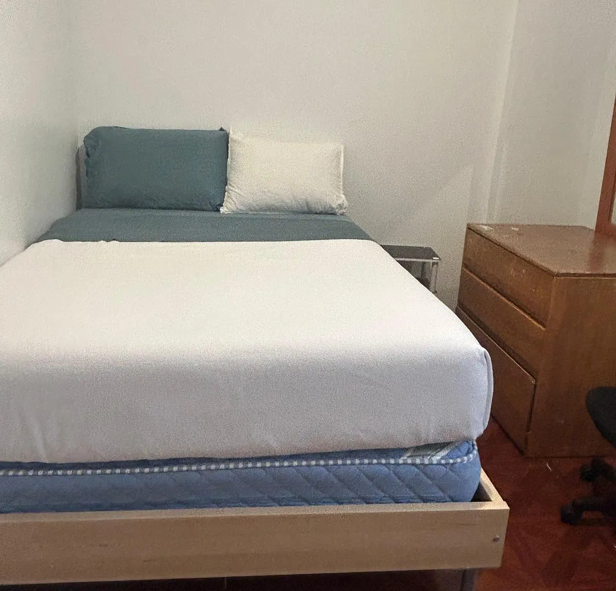 3 bed, $1,100 — Photo 1