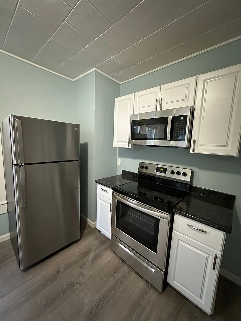 27 Ellen Avenue, Chicopee. MA, 01013. — Photo 1
