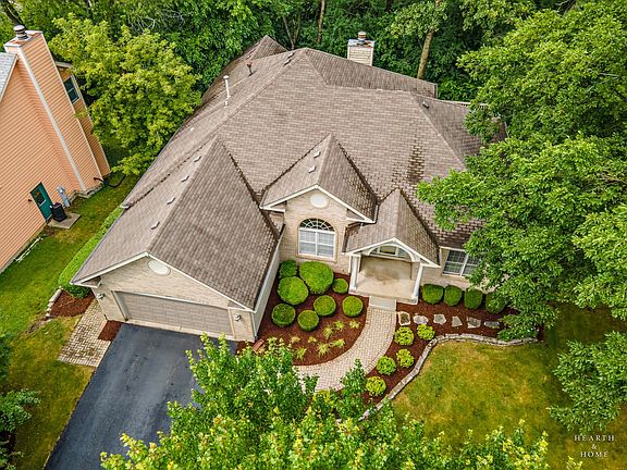 4th image of 445 Kelly Ln