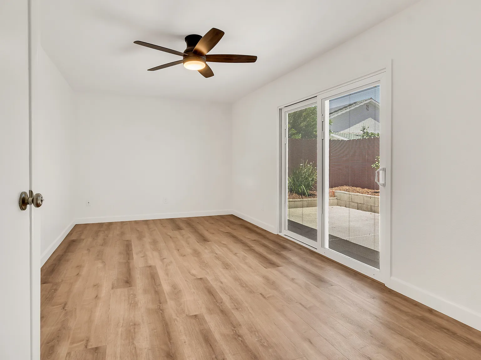4 bed, 1620 sqft, $5,850 — Photo 2