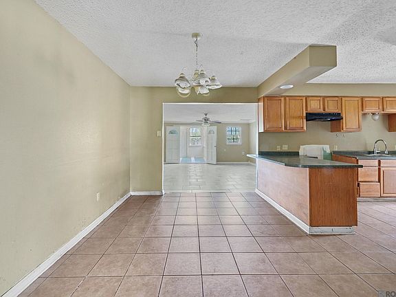 5th image of 943 Whitehead St