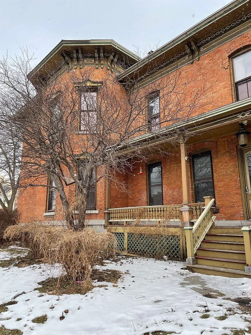 300 Hawley Ave — Photo 2