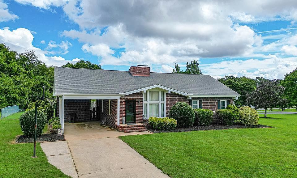1st image of 107 Mansion Dr