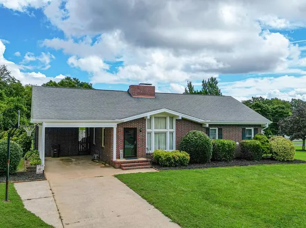 107 Mansion Dr, Clarksville, VA 23927