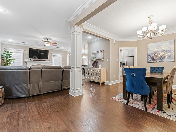 4th image of 2575 Forest Vw