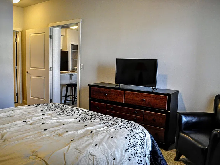 Emerald Ridge Apartments & Townhomes — Photo 34