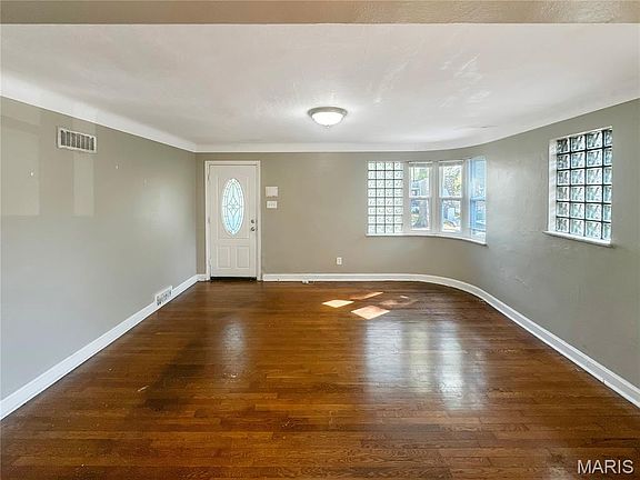 4th image of 3217 Capehart Dr
