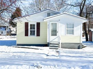 213 N Cross St, Brighton, IL 62012