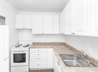 Granada Apartments, Hamilton, ON L9A 2H7